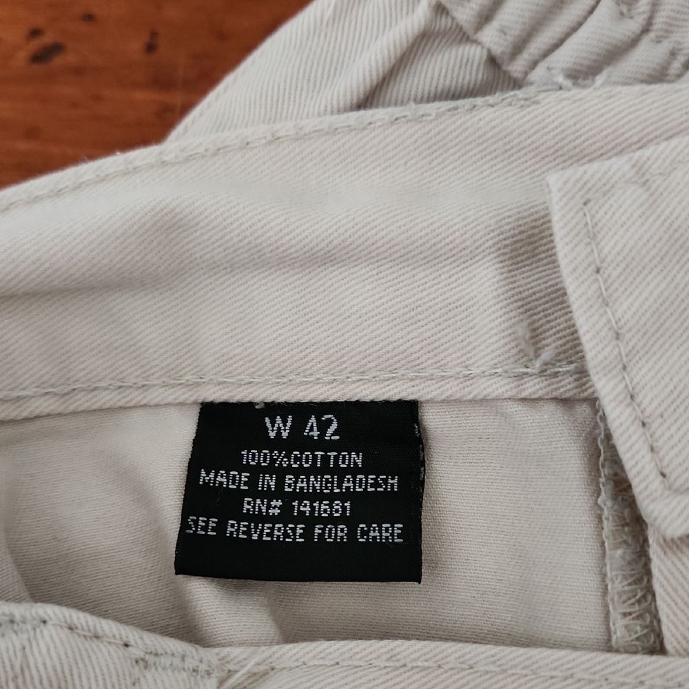 Architect Tan Cargo Shorts with Relaxed Fit - Picture 4 of 8